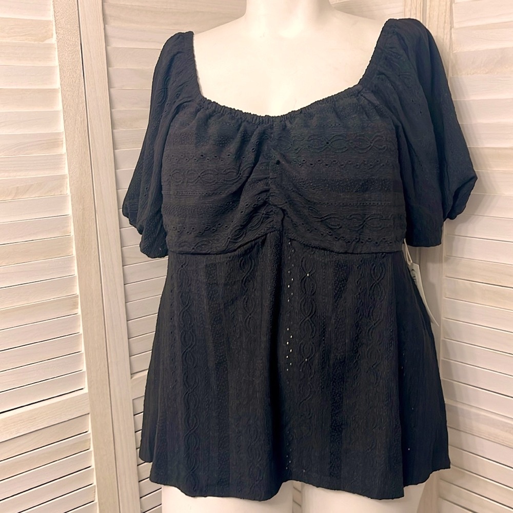 😍🥳 HOST PICK!  Cato Feminine Eyelet Top  size 22/24
